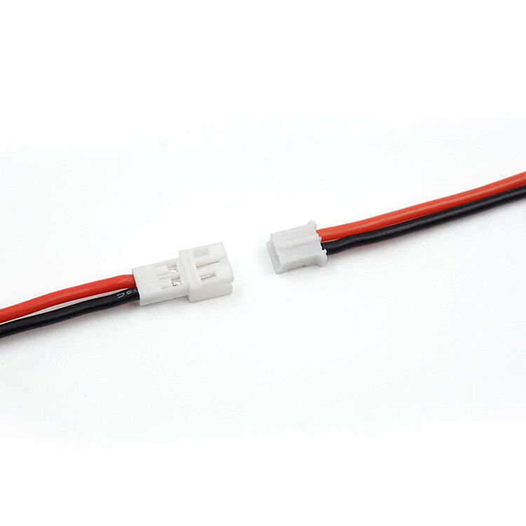 Kompatible Inline-Stecker- und -Buchsenenden an roten und schwarzen Leitungen